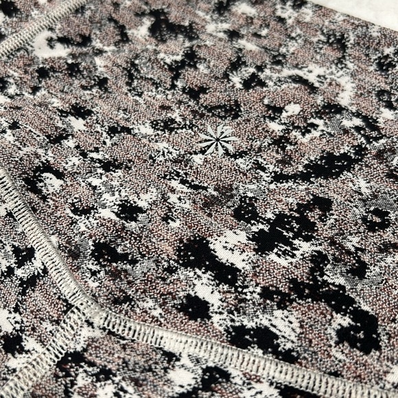 Athleta Elation Textured 7/8 Tight Leggings Meadow Decadent Chocolate Medium - Picture 13 of 16